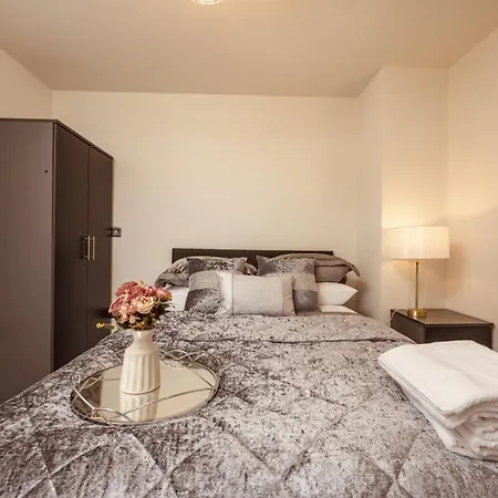 Ultra-modern Luxury 1br In Ls1 Free Secure Parking! * Leeds (West Yorkshire)
