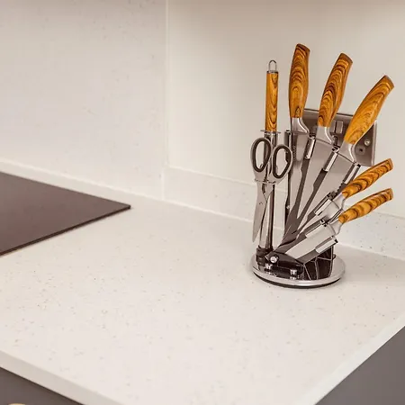 Apartment Ultra-modern Luxury 1br In Ls1 Free Secure Parking!