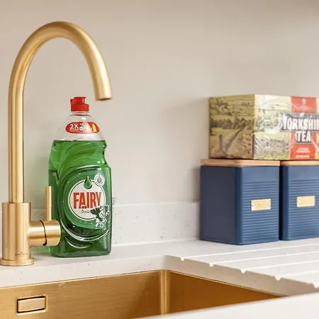 Ultra-modern Luxury 1br In Ls1 Free Secure Parking! Λιντς