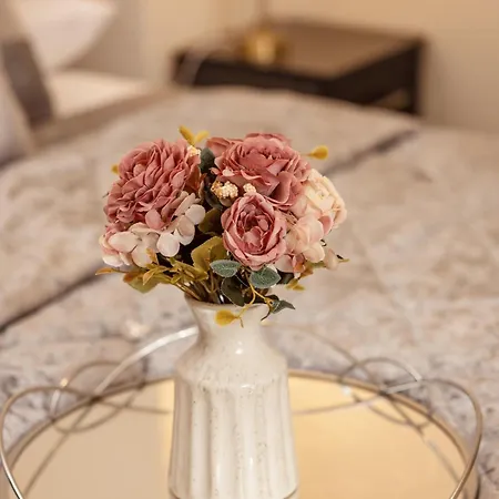 Ultra-modern Luxury 1br In Ls1 Free Secure Parking!