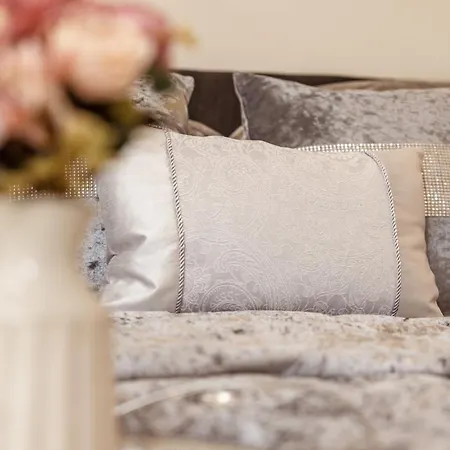 Ultra-modern Luxury 1br In Ls1 Free Secure Parking! *