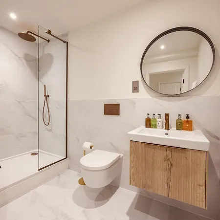 Apartment Ultra-modern Luxury 1br In Ls1 Free Secure Parking!