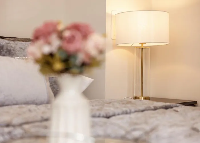 Ultra-modern Luxury 1br In Ls1 Free Secure Parking! 아파트