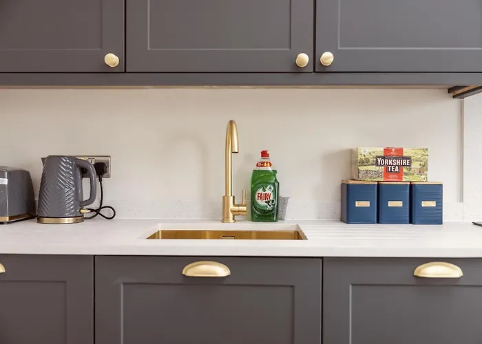 Ultra-modern Luxury 1br In Ls1 Free Secure Parking! *