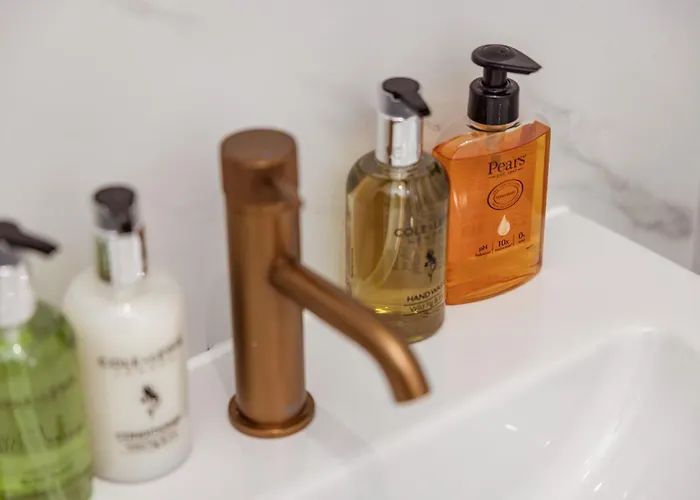 Ultra-modern Luxury 1br In Ls1 Free Secure Parking! * 리즈