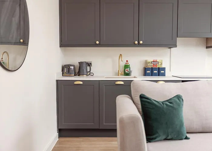 Ultra-modern Luxury 1br In Ls1 Free Secure Parking! 아파트 *