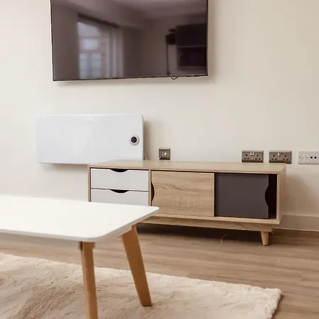 Ultra-modern Luxury 1br In Ls1 Free Secure Parking! Апартаменти