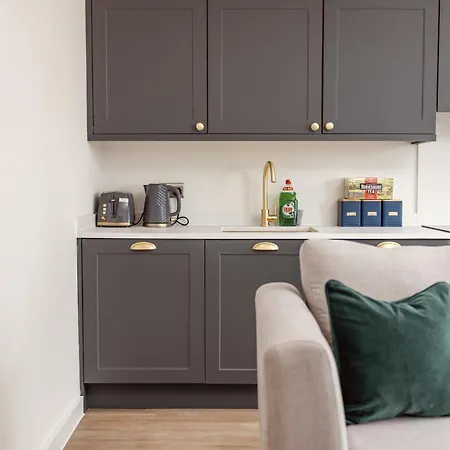 Ultra-modern Luxury 1br In Ls1 Free Secure Parking! 公寓 *