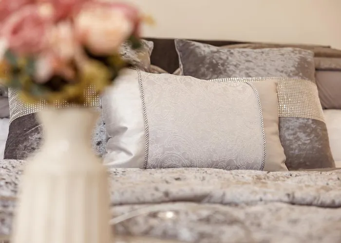 Ultra-modern Luxury 1br In Ls1 Free Secure Parking! *